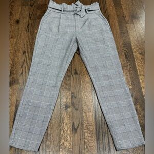 Vero Moda Women’s belted paper waist black and white checkered slacks size M
